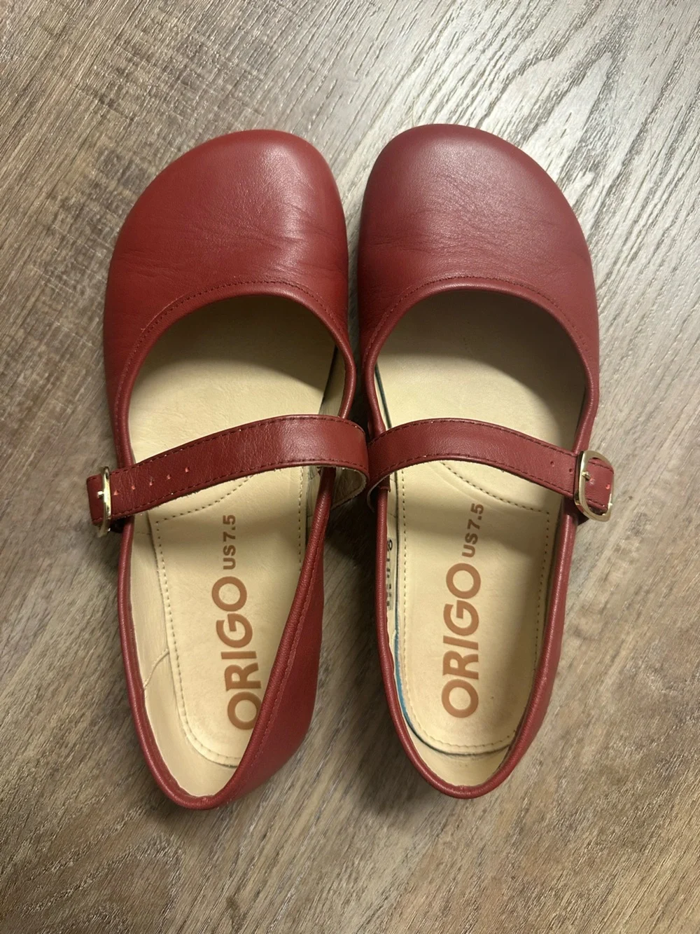 Origo Mary Jane Barefoot Flats in Red